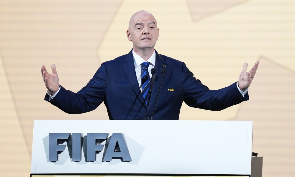 而其焦点将